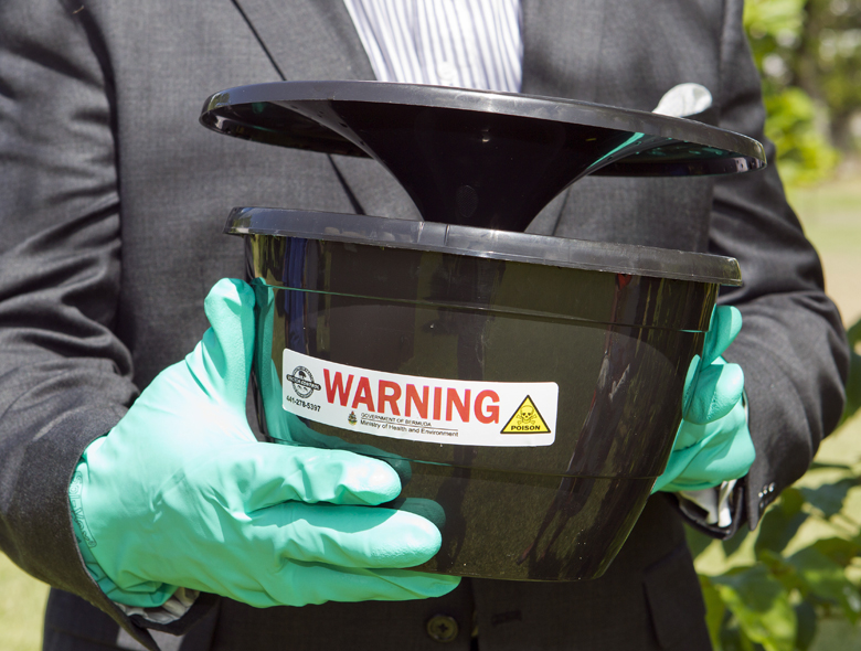 First new mosquito trap targeting Aedes albopictus placed by Minister of Health and Seniors