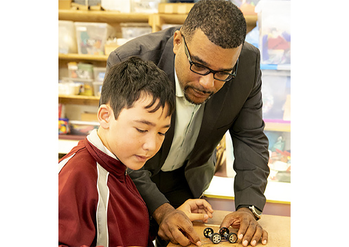 Minister Visits STEM Classes at Sandys Secondary Middle School