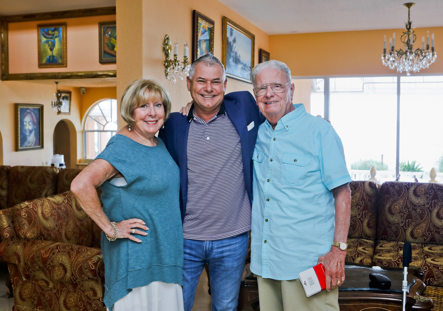 Minister DeSilva Celebrates Guest’s 26th Visit to Bermuda