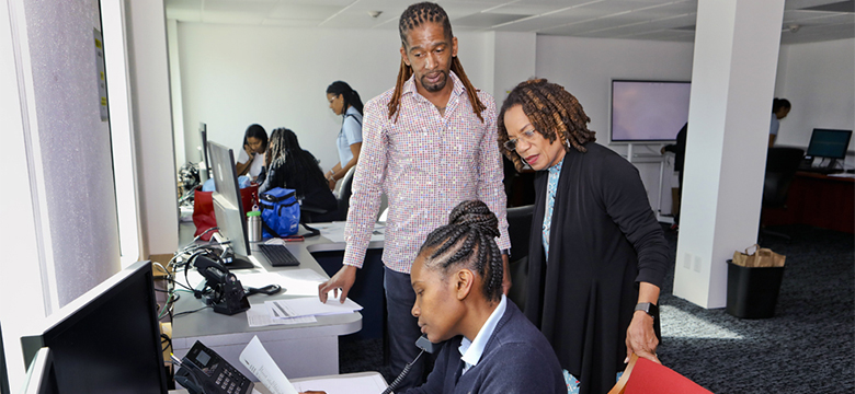 Minister Wilson Visits COVID-19 Call Centre