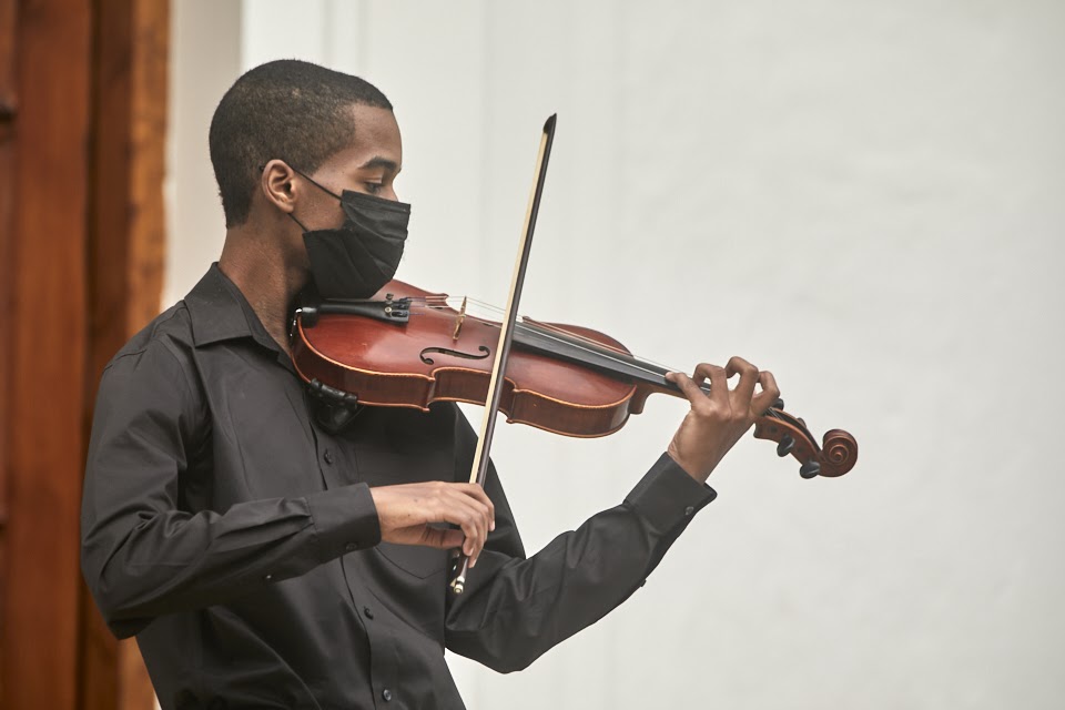 Local Musicians Help Share Holiday Cheer