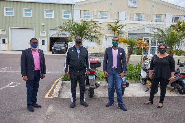 Premier, Deputy Premier and MPs Visit TCD Mobile Vaccination Centre