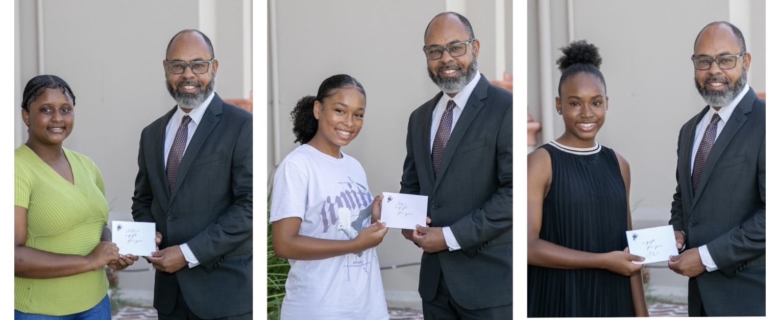 Minister congratulates Emancipation essay contest winners