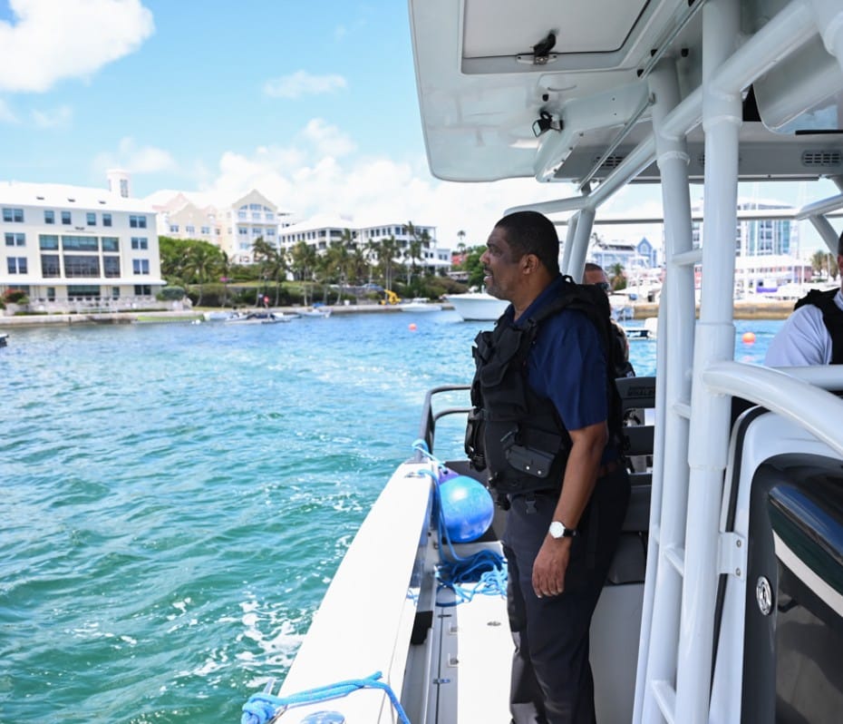 Minister Weeks praises actions of bystanders to boat fire