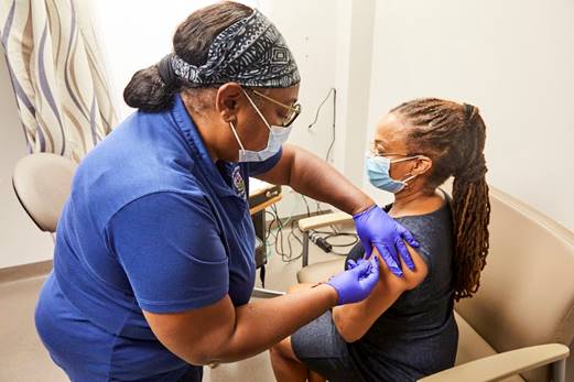 Minister Wilson gets Flu Shot