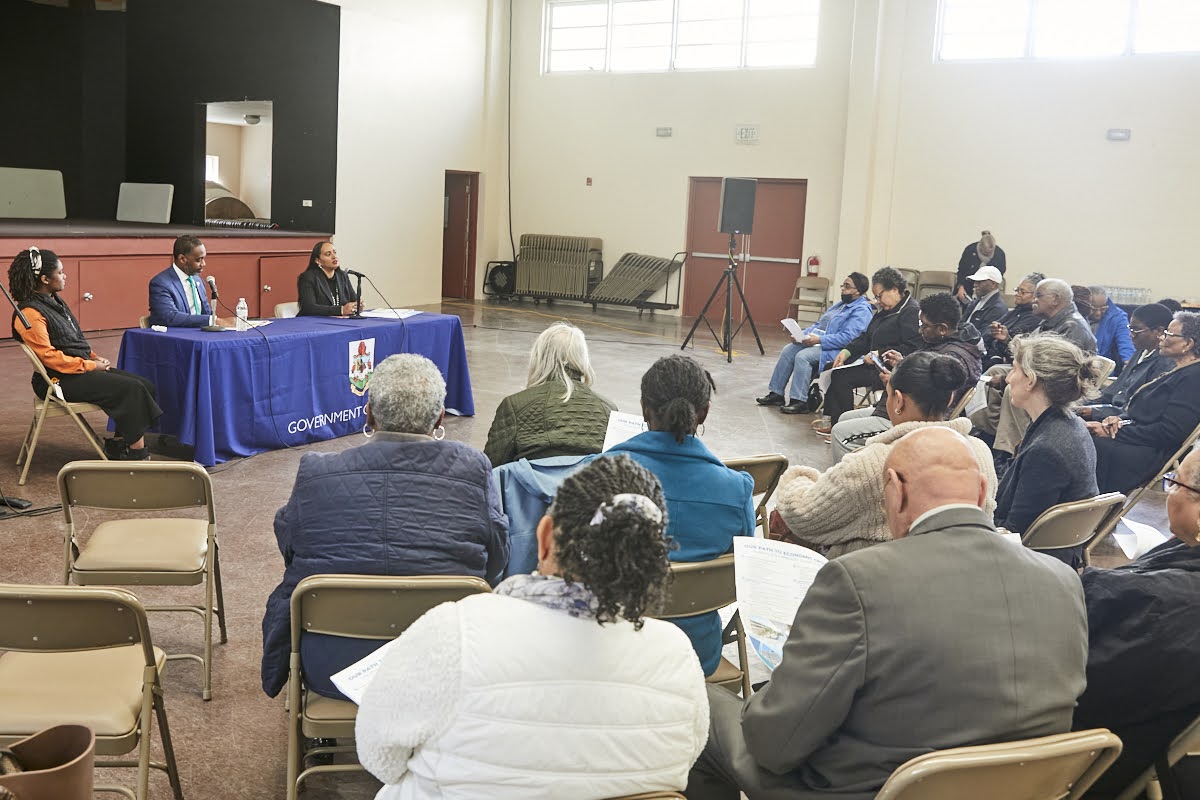 Premier and Minister Meet with Seniors