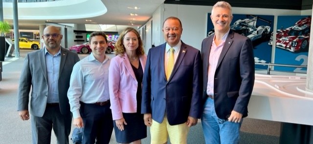 Minister of Transport and Delta Air Lines on Bermuda Market Expansion