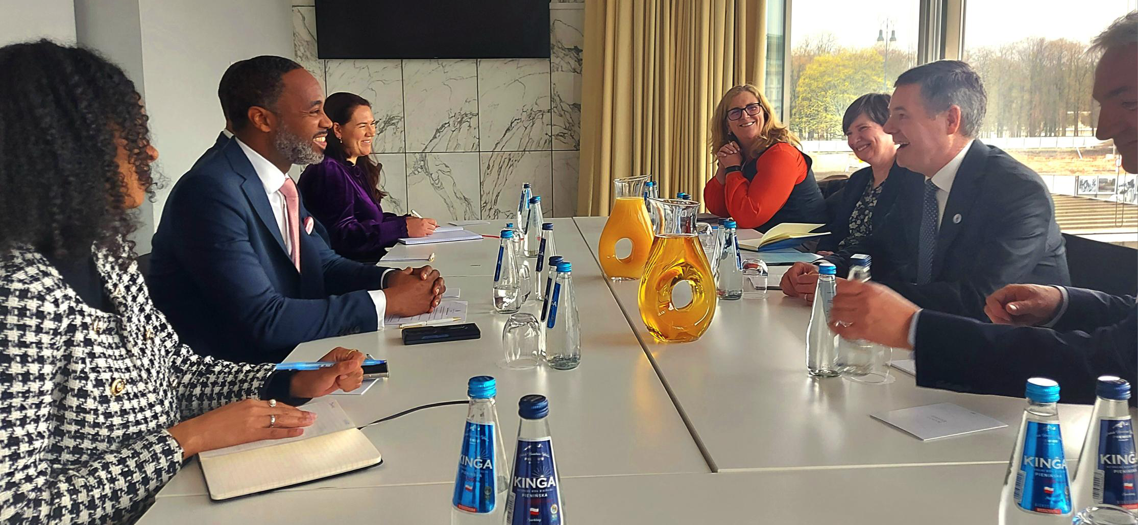 Premier meets with Ireland's Finance Minister