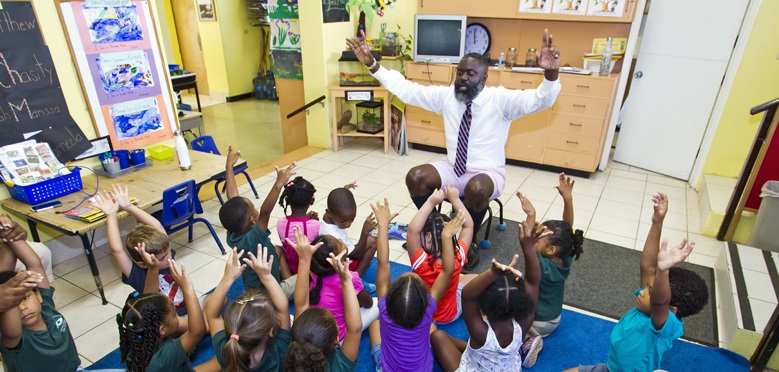 Minister Caines visits Devonshire Preschool class