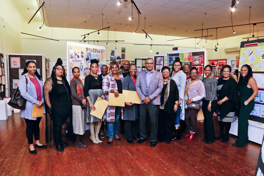 Education Minister Praises Primary School Art Exhibit