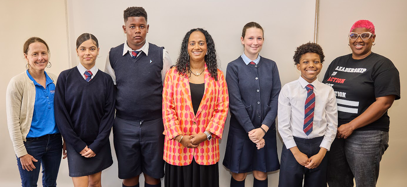 Minister Meets with Family Centre’s Youth Leaders