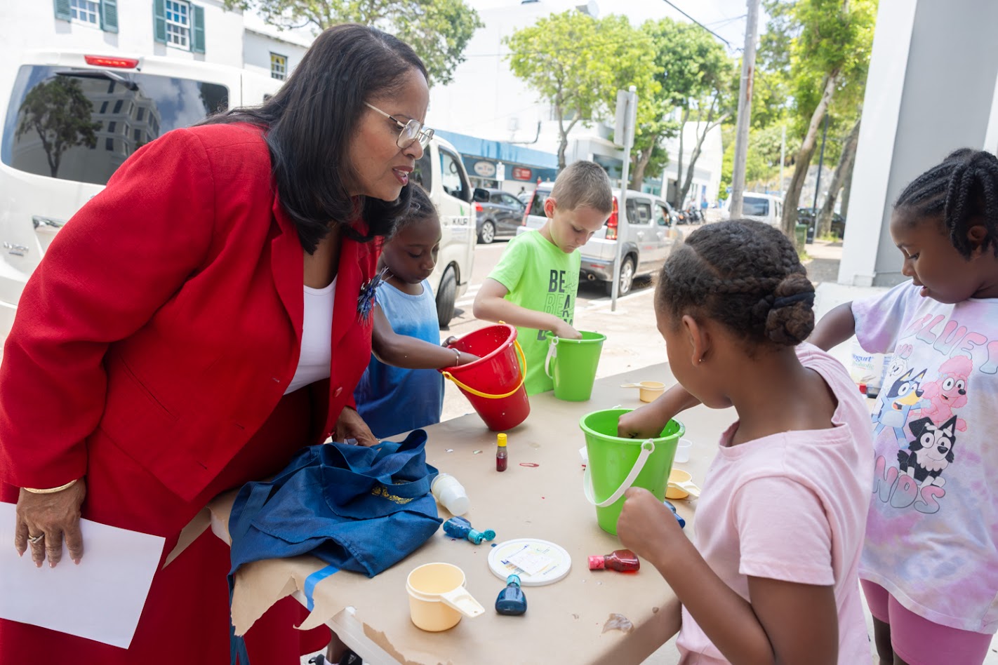 Minister Dill Visits Youth Library Summer Camp